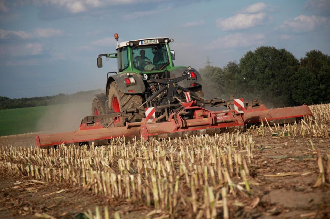 Traktor am Feld